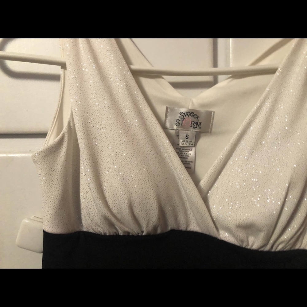 Dress - Picture 2 of 4